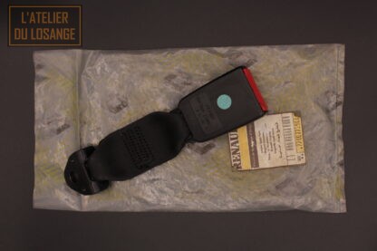 Attache de ceinture de sécurité arrière – Image 2