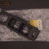Platine d'interrupteurs de porte avant gauche (teinte HARM01)